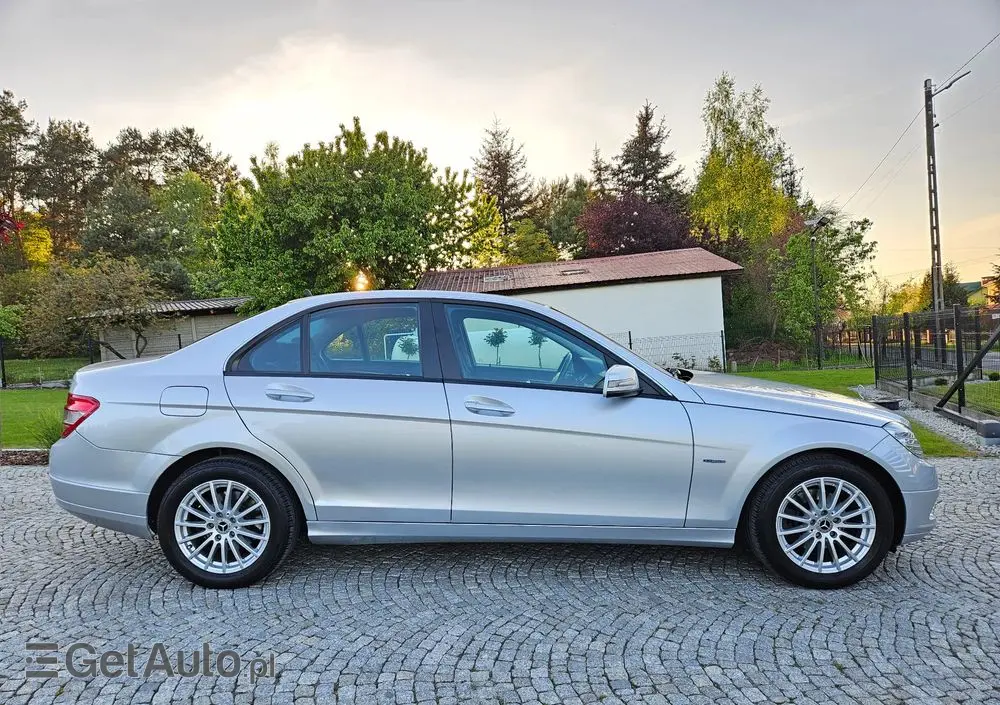 MERCEDES-BENZ Klasa C 200 CGI BlueEff Elegance