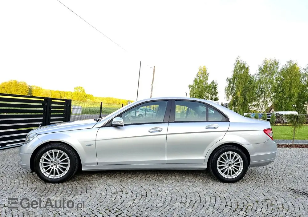 MERCEDES-BENZ Klasa C 200 CGI BlueEff Elegance