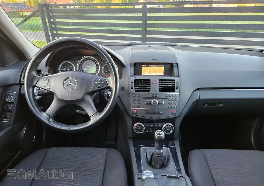 MERCEDES-BENZ Klasa C 200 CGI BlueEff Elegance