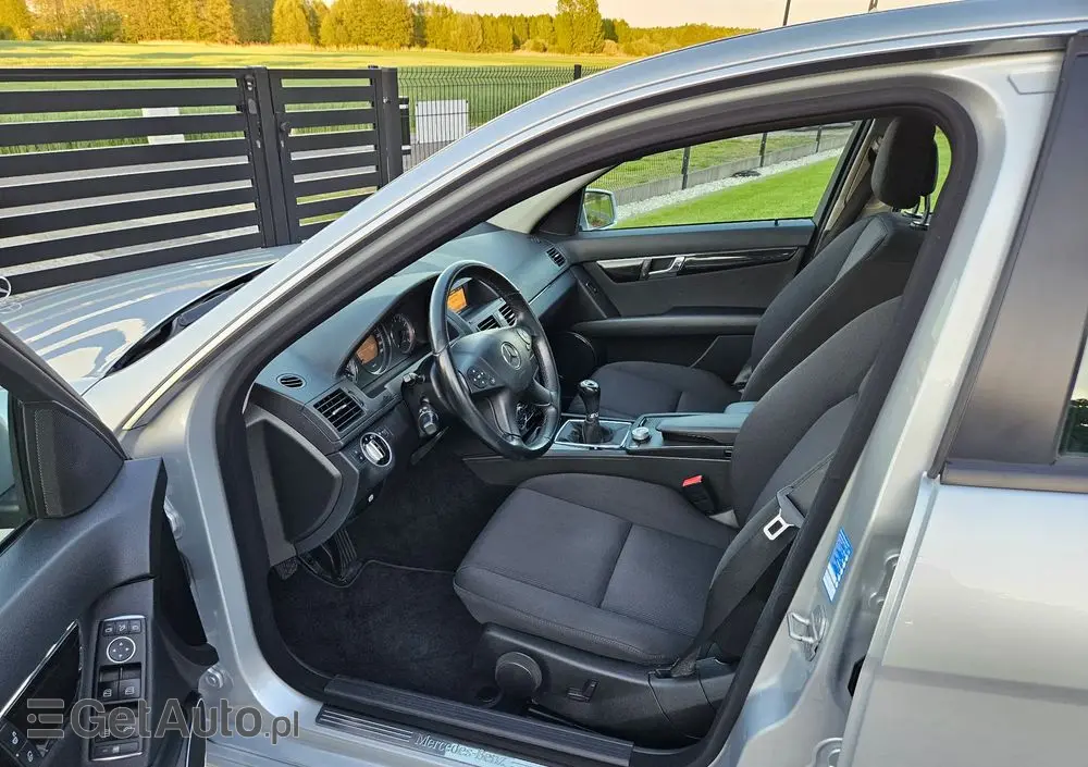 MERCEDES-BENZ Klasa C 200 CGI BlueEff Elegance