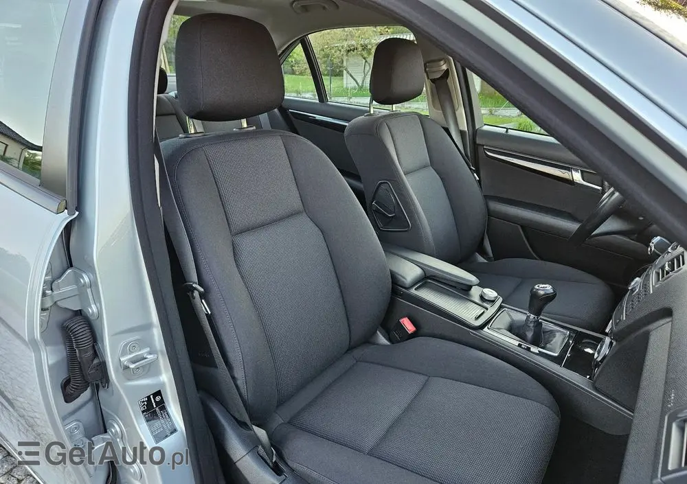 MERCEDES-BENZ Klasa C 200 CGI BlueEff Elegance