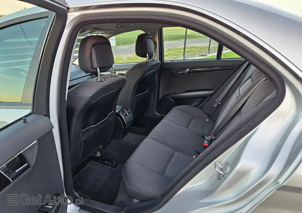 MERCEDES-BENZ Klasa C 200 CGI BlueEff Elegance