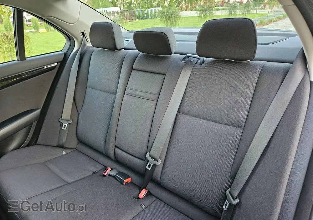 MERCEDES-BENZ Klasa C 200 CGI BlueEff Elegance