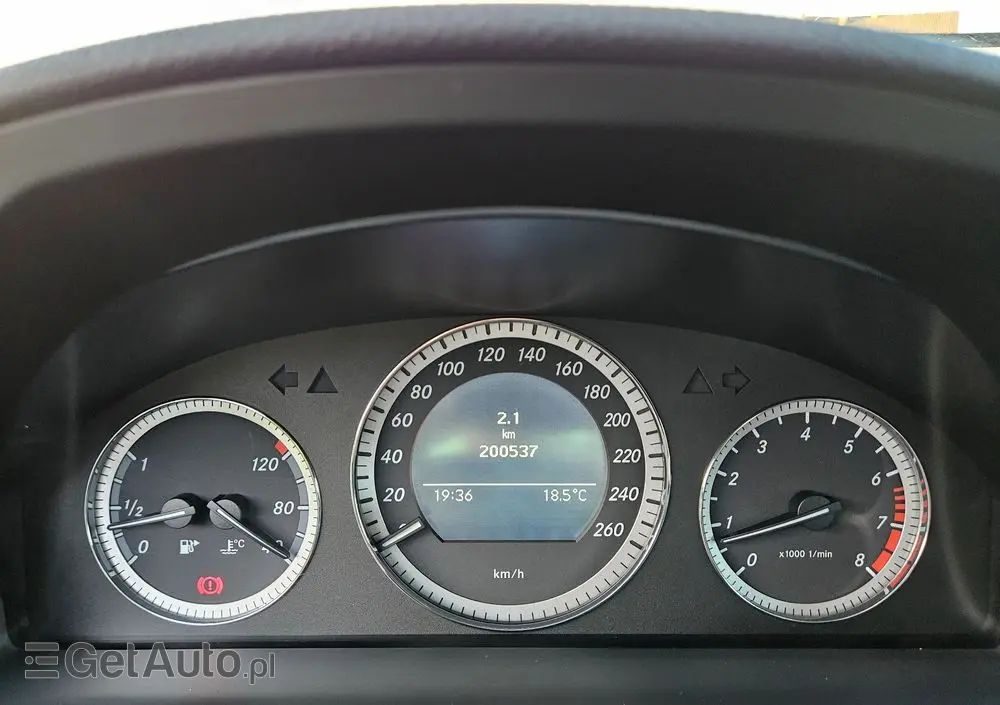 MERCEDES-BENZ Klasa C 200 CGI BlueEff Elegance