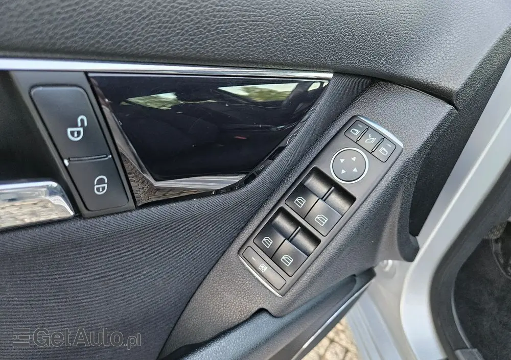 MERCEDES-BENZ Klasa C 200 CGI BlueEff Elegance