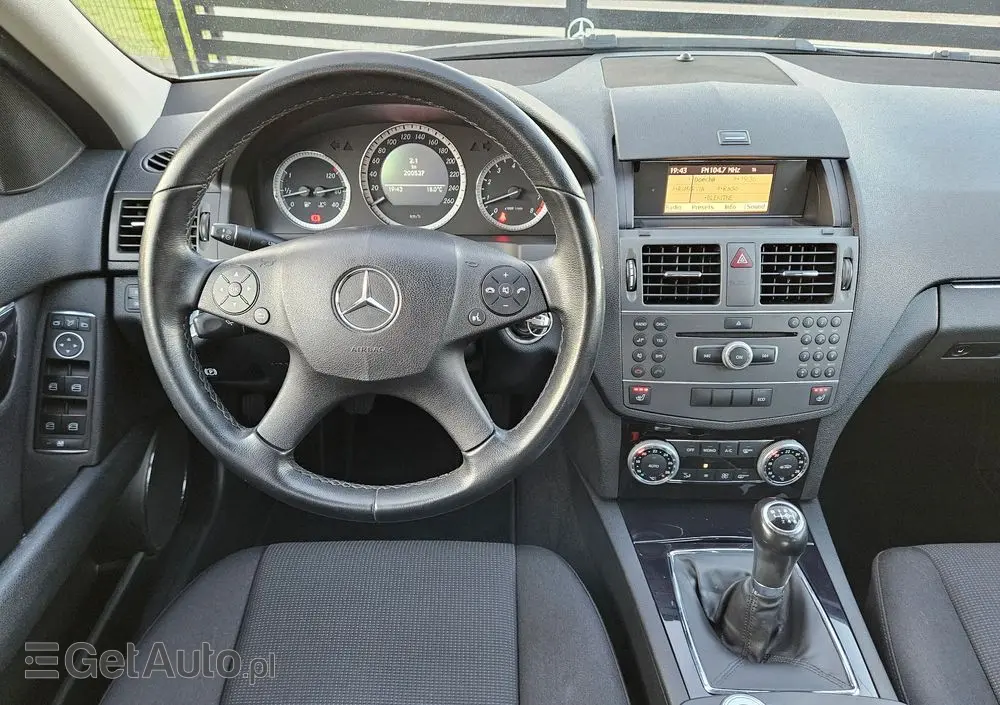 MERCEDES-BENZ Klasa C 200 CGI BlueEff Elegance