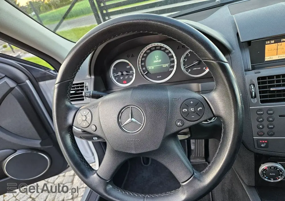 MERCEDES-BENZ Klasa C 200 CGI BlueEff Elegance