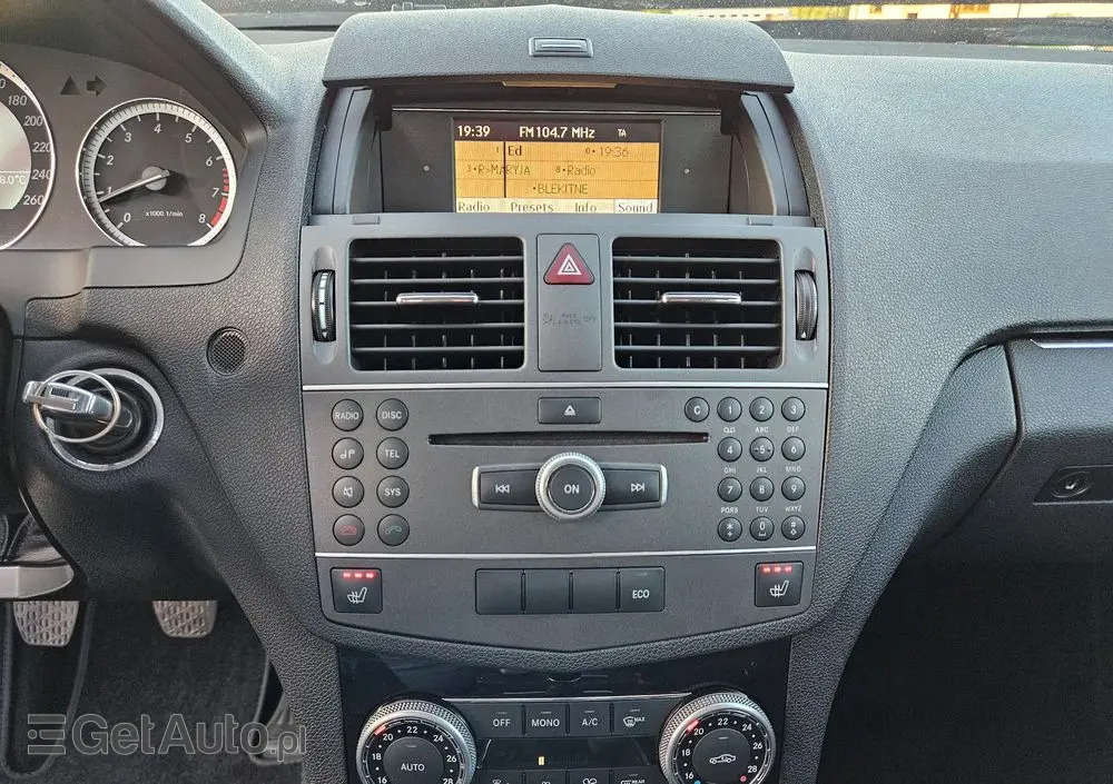 MERCEDES-BENZ Klasa C 200 CGI BlueEff Elegance