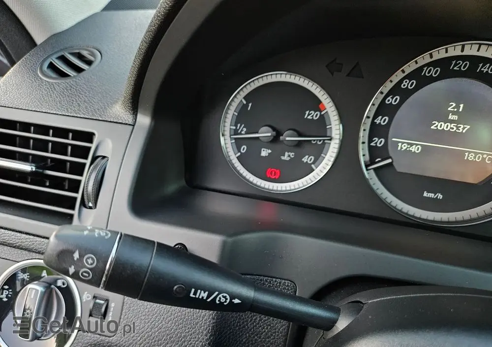 MERCEDES-BENZ Klasa C 200 CGI BlueEff Elegance