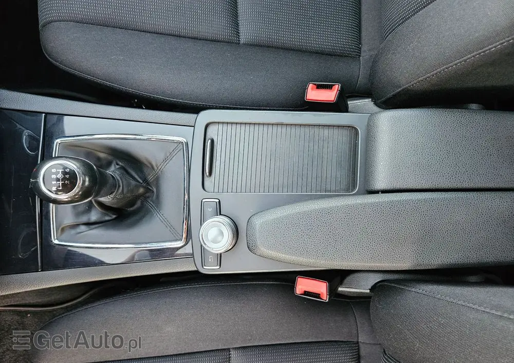 MERCEDES-BENZ Klasa C 200 CGI BlueEff Elegance