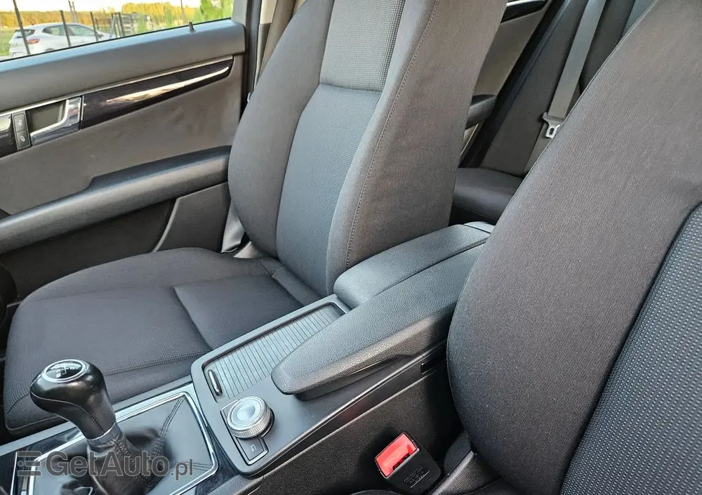 MERCEDES-BENZ Klasa C 200 CGI BlueEff Elegance