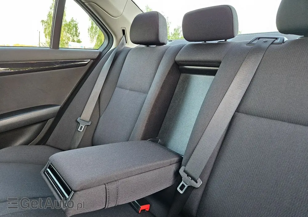 MERCEDES-BENZ Klasa C 200 CGI BlueEff Elegance