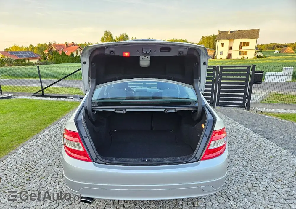 MERCEDES-BENZ Klasa C 200 CGI BlueEff Elegance