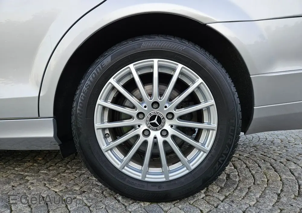 MERCEDES-BENZ Klasa C 200 CGI BlueEff Elegance