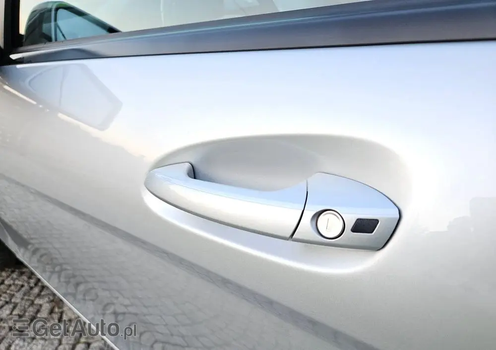 MERCEDES-BENZ Klasa C 200 CGI BlueEff Elegance