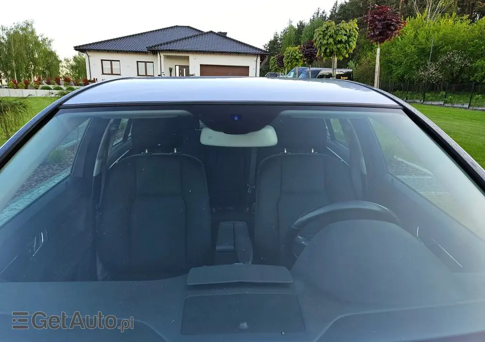 MERCEDES-BENZ Klasa C 200 CGI BlueEff Elegance