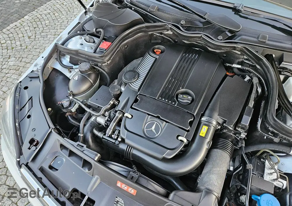 MERCEDES-BENZ Klasa C 200 CGI BlueEff Elegance