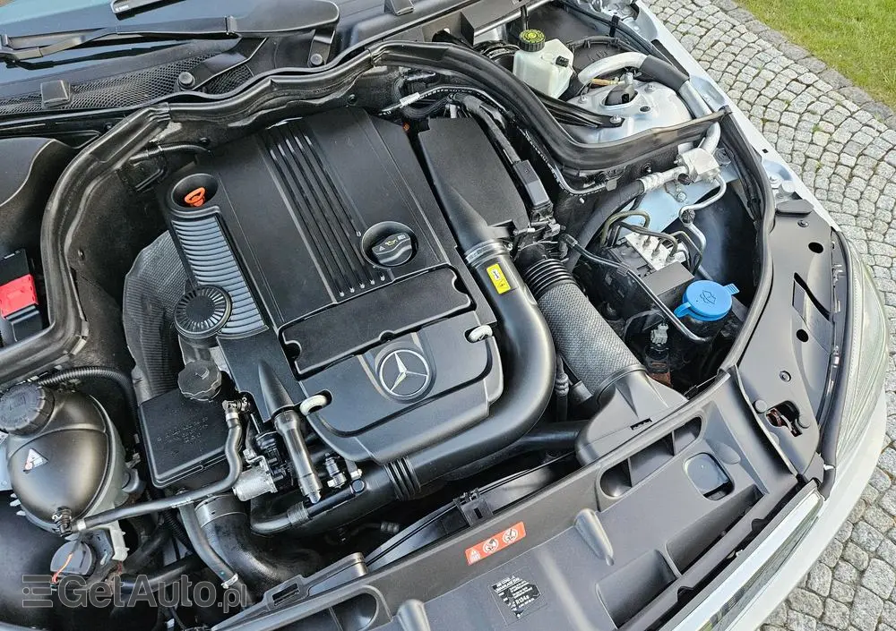 MERCEDES-BENZ Klasa C 200 CGI BlueEff Elegance