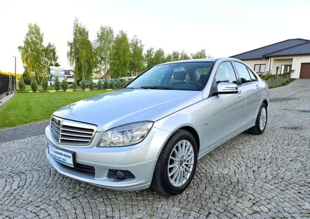 MERCEDES-BENZ Klasa C 200 CGI BlueEff Elegance