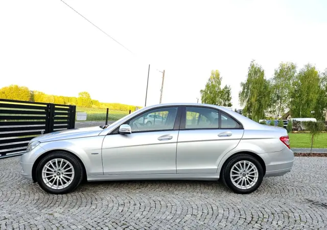 MERCEDES-BENZ Klasa C 200 CGI BlueEff Elegance