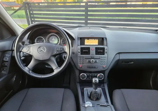 MERCEDES-BENZ Klasa C 200 CGI BlueEff Elegance