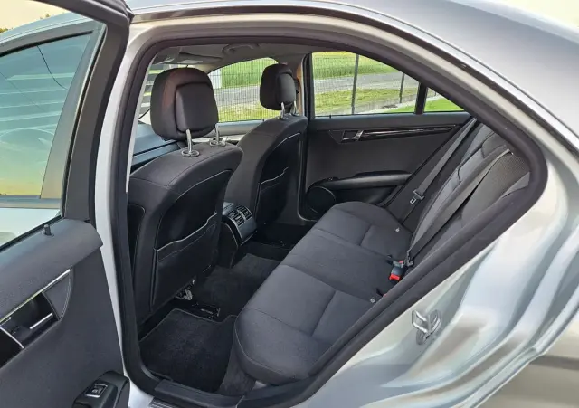 MERCEDES-BENZ Klasa C 200 CGI BlueEff Elegance