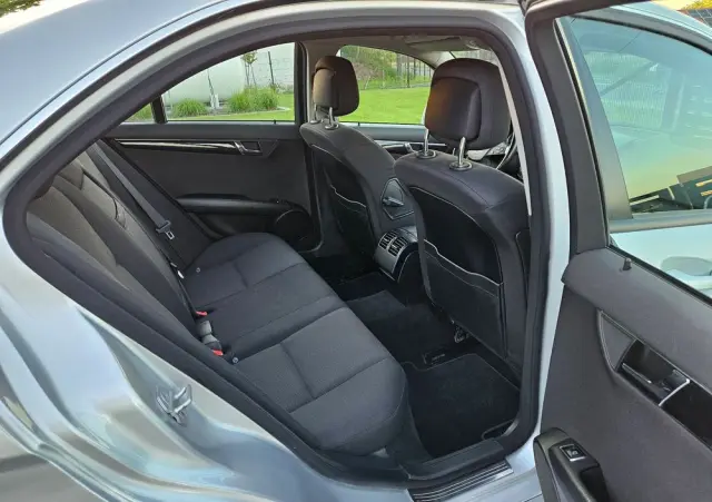 MERCEDES-BENZ Klasa C 200 CGI BlueEff Elegance