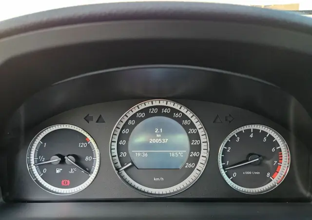 MERCEDES-BENZ Klasa C 200 CGI BlueEff Elegance