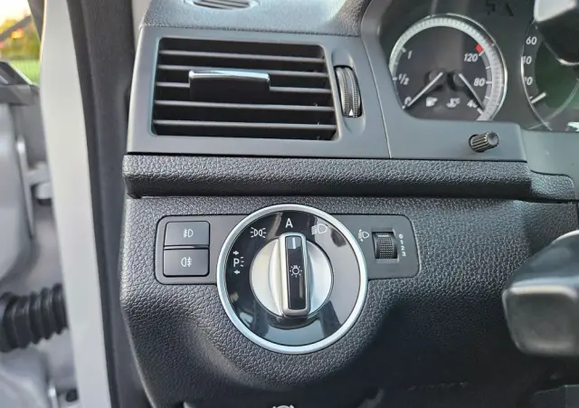 MERCEDES-BENZ Klasa C 200 CGI BlueEff Elegance