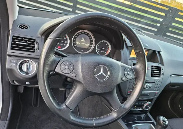 MERCEDES-BENZ Klasa C 200 CGI BlueEff Elegance