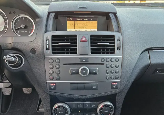 MERCEDES-BENZ Klasa C 200 CGI BlueEff Elegance