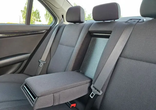 MERCEDES-BENZ Klasa C 200 CGI BlueEff Elegance