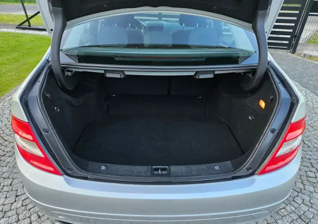 MERCEDES-BENZ Klasa C 200 CGI BlueEff Elegance