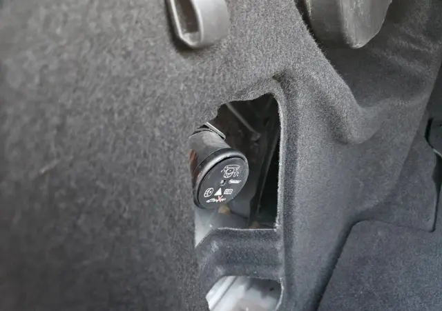 MERCEDES-BENZ Klasa C 200 CGI BlueEff Elegance