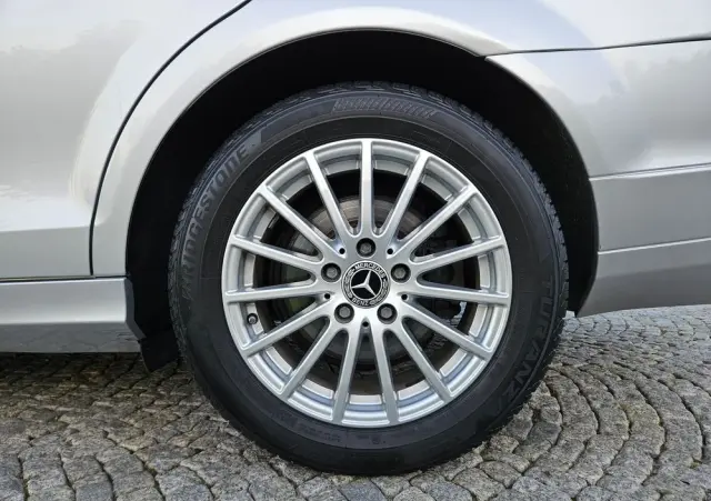 MERCEDES-BENZ Klasa C 200 CGI BlueEff Elegance