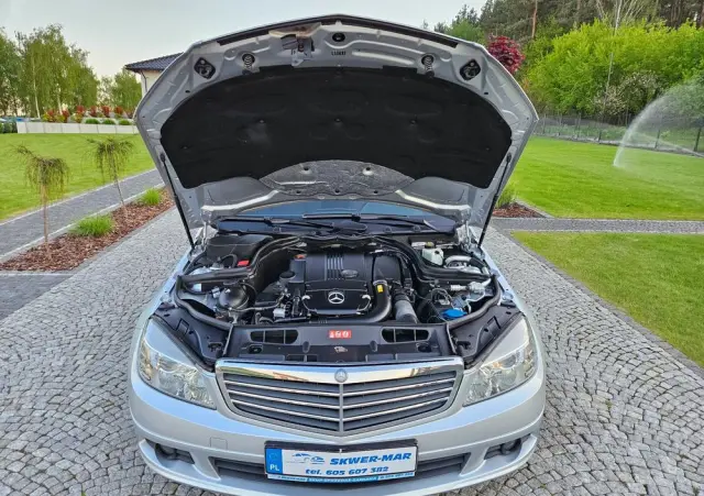 MERCEDES-BENZ Klasa C 200 CGI BlueEff Elegance