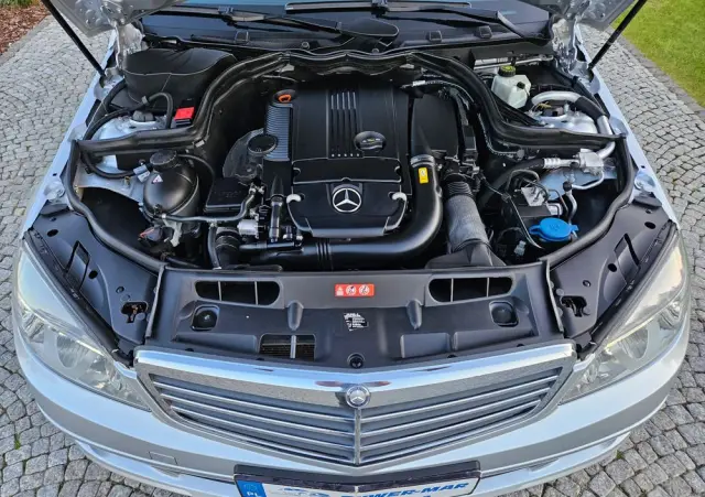 MERCEDES-BENZ Klasa C 200 CGI BlueEff Elegance
