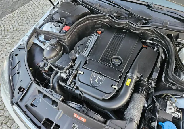 MERCEDES-BENZ Klasa C 200 CGI BlueEff Elegance