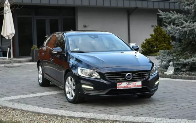 VOLVO V60 