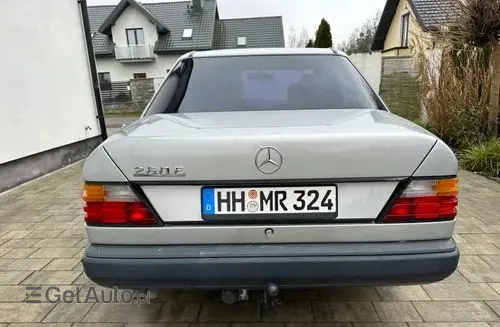 MERCEDES-BENZ W124 