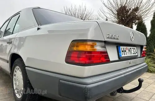 MERCEDES-BENZ W124 