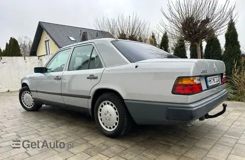 MERCEDES-BENZ W124 