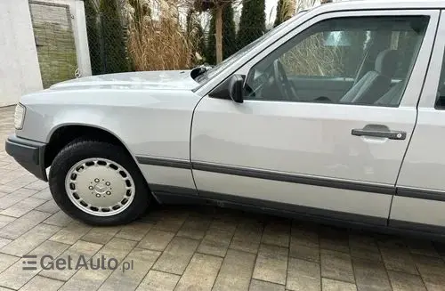 MERCEDES-BENZ W124 