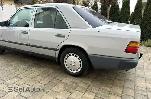MERCEDES-BENZ W124 