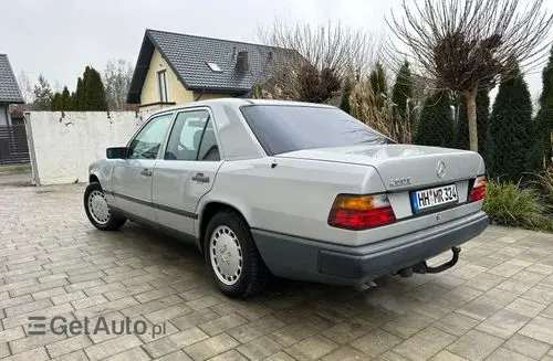 MERCEDES-BENZ W124 