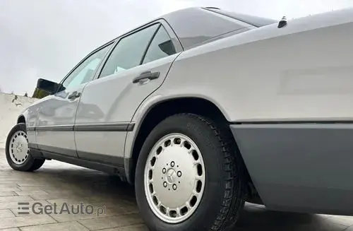MERCEDES-BENZ W124 