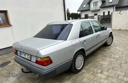 MERCEDES-BENZ W124 
