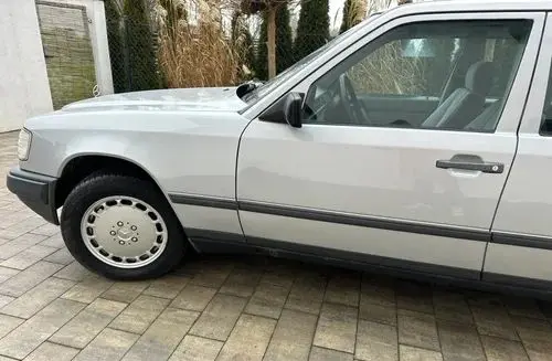 MERCEDES-BENZ W124 