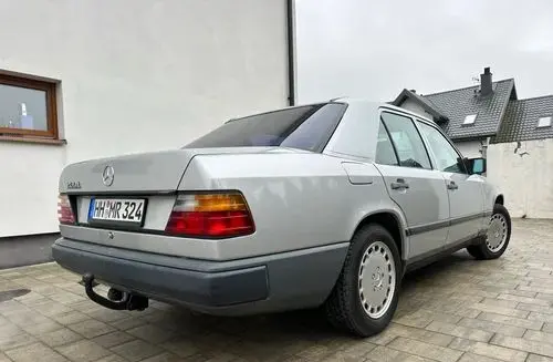 MERCEDES-BENZ W124 