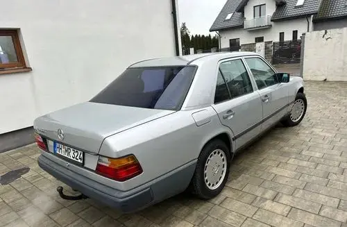 MERCEDES-BENZ W124 